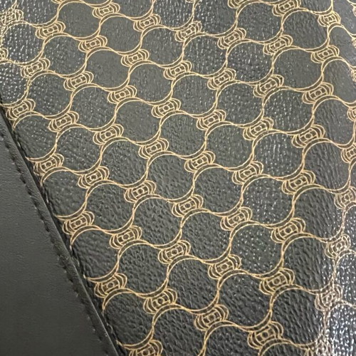 Belle large travel sack like new, black with ochre geometric pattern