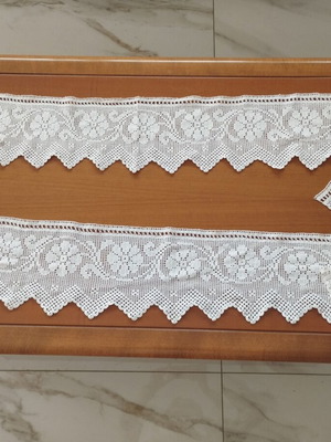 Vintage handmade wide crochet lace set of 2 with rose design, like new