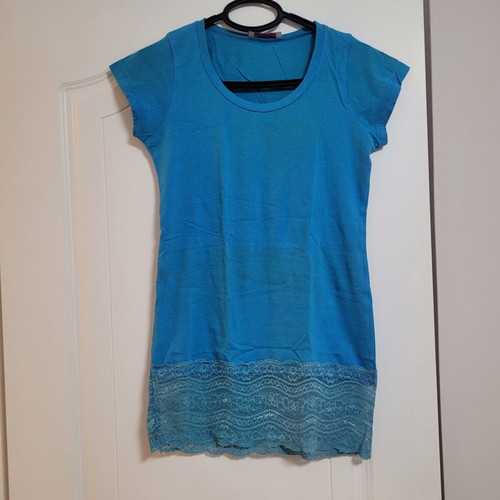 Short-sleeve women's blouse with lace trim, blue, size M