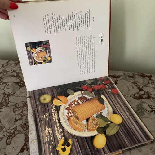 Cookbook Pies and Tarts by Rena tis Ftelias hardcover like new