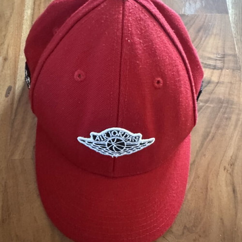 Jordan youth cap like new, size S, red
