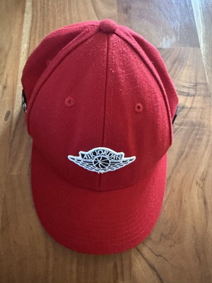 Jordan youth cap like new, size S, red