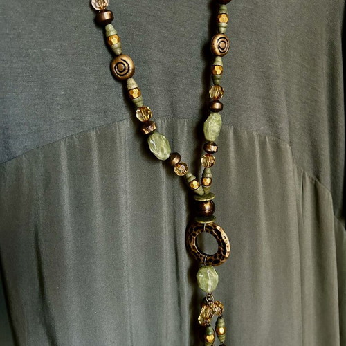 Set of 2 handmade necklaces like new, khaki and green shades