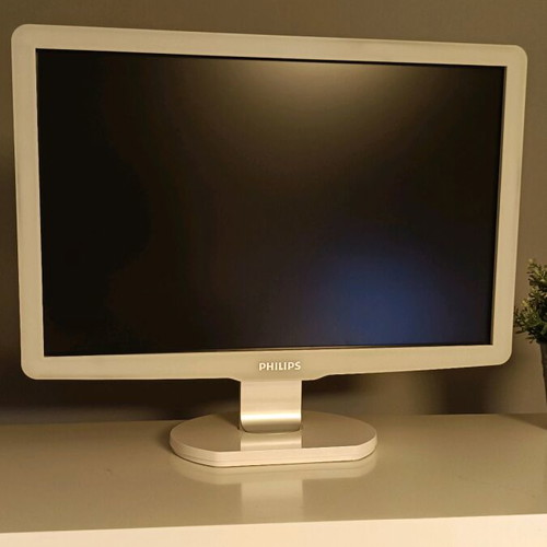 Philips LCD Monitor like new with DVI and D-SUB ports