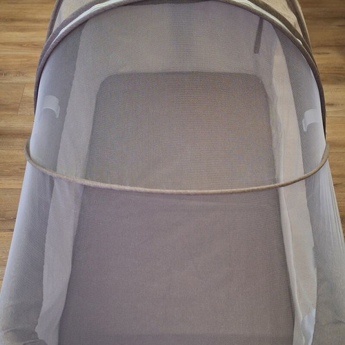 Chipolino double-level baby cot with mosquito net and wheels