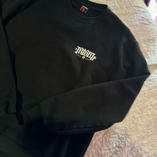 Tribal unisex sweatshirt size L like new, black and white