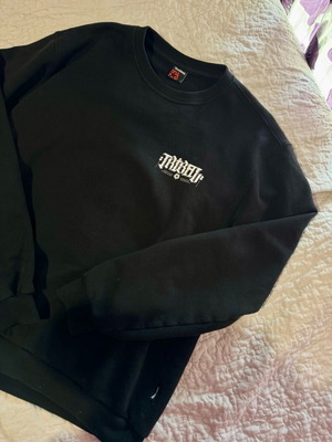 Tribal unisex sweatshirt size L like new, black and white