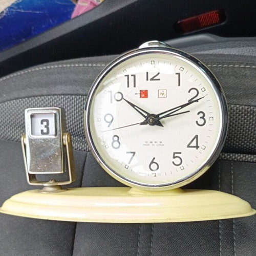 Vintage wind-up alarm clock with date like new