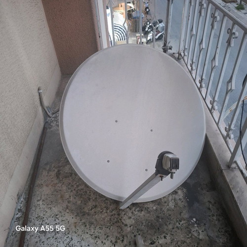 Aluminum satellite dish like new 1 meter with 2 LNB and mount