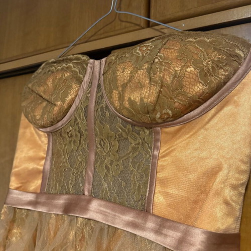 Formal dress like new, gold color, size M-L with tulle and lace