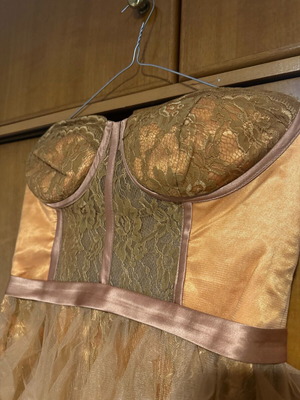 Formal dress like new, gold color, size M-L with tulle and lace