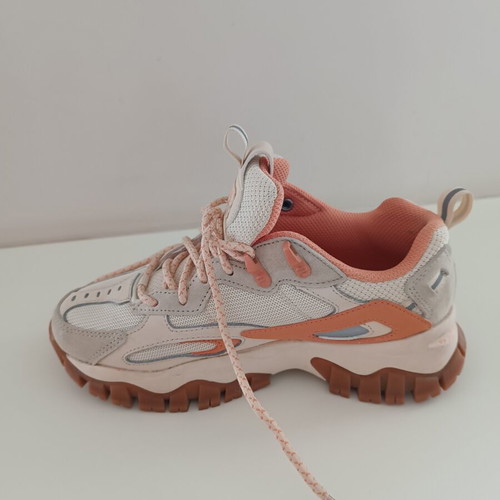 Fila women's chunky fashion sneakers size 36.5 like new, white and salmon
