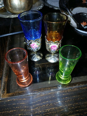 Vintage 4 χρωματιστά ποτηράκια λικέρ σαν καινούργια