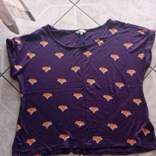 Peacocks purple short-sleeve shirt with fox design like new, size 40/L