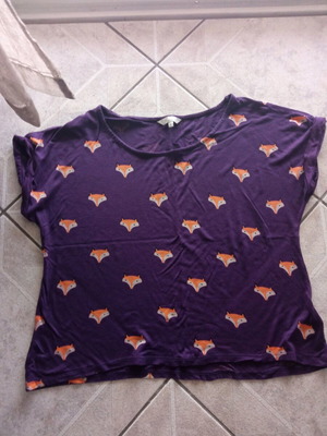 Peacocks purple short-sleeve shirt with fox design like new, size 40/L