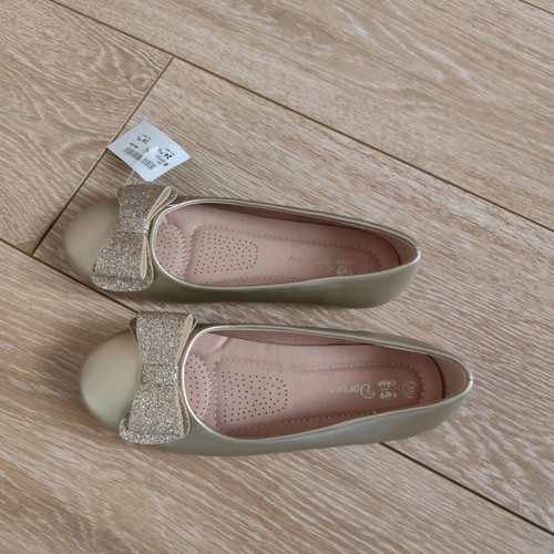 Golden ballerina shoes new, size 35