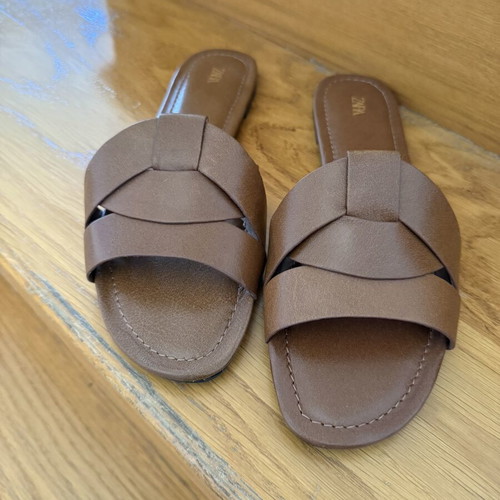 Zara women's flat brown leather sandals size 41 like new