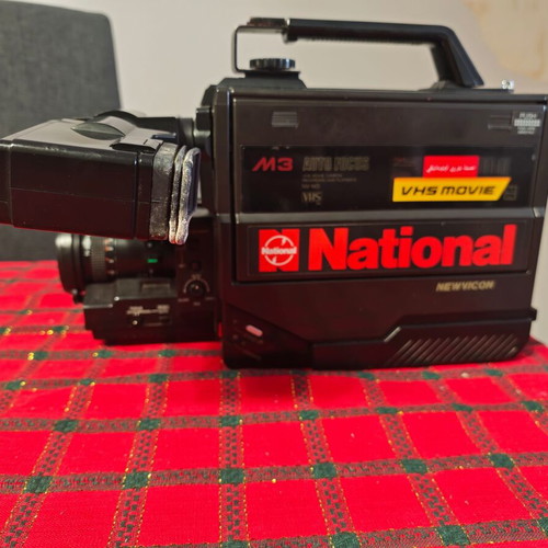 Vintage National M3 Auto Focus VHS Video Camera used with case and accessories