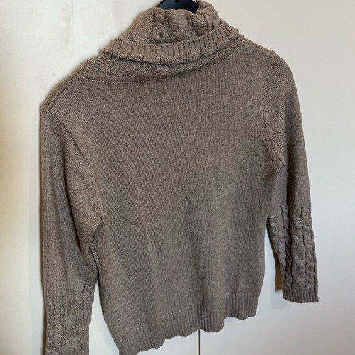 Women's beige turtleneck sweater like new, size M