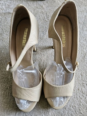 Moustakis pumps used, beige, size 36