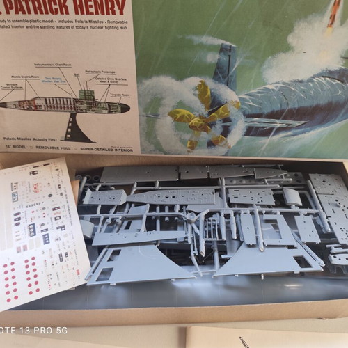 Revell U.S.S. Patrick Henry Polaris Submarine model