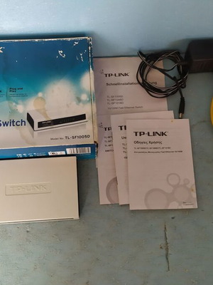 TP-LINK 5 PORT FAST ETHERNET LAN SWITCH,καλώδια δικτύου,adaptor,ολα μαζί 8 τεμ. στα 15€