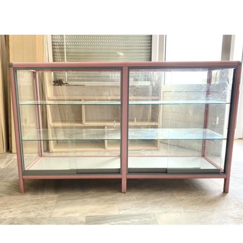 Professional store display case like new, metal frame pink