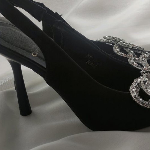 Issue pumps size 39 with bows like new