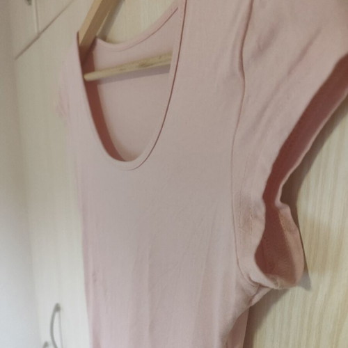 T-shirt pink scoop neck slim fit XS like new