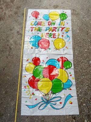 Μεγάλο πλαστικό banner "The Party Is Here" 1,5x0,7 μ. σαν καινούργιο, δεκαετίας 1990 γενέθλια