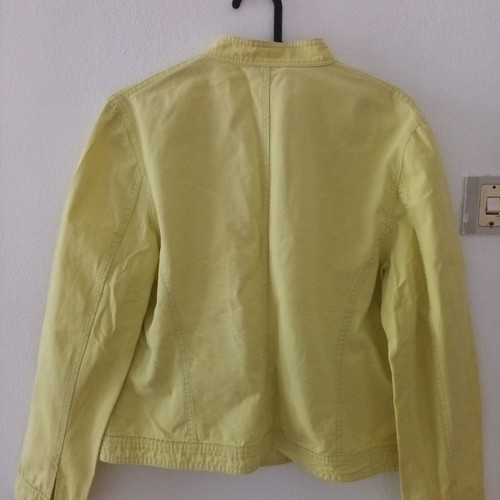 Short jacket used with slightly defective zipper, size M