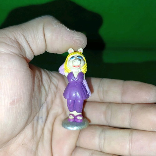 Miss Piggy PVC figure used 1999 The Muppet Show Jim Henson