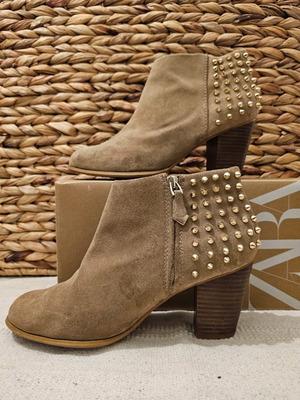 Zara Μπεζ Δερμάτινα Μποτάκια Μεταχειρισμένα Suede Με Τρούκς
