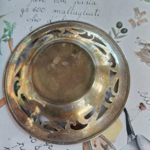 Decorative brass plates used with flower design