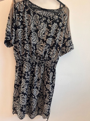 Everyday dress like new, medium size, black with gold details