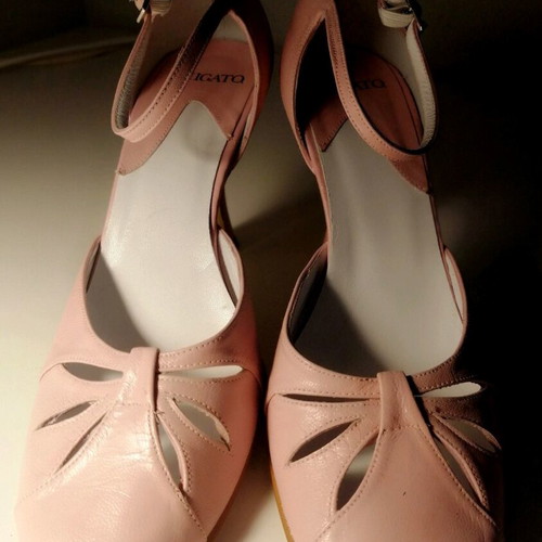 Migato pink leather pumps with ankle strap, new, size 39