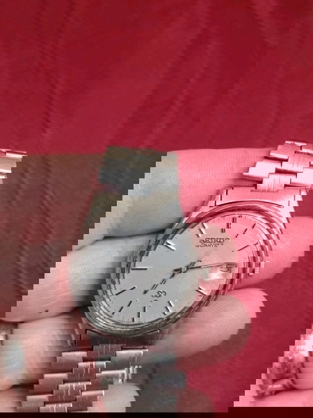 Όμορφο ρολόι Seiko vintage από χαλαζία με υπογεγραμμένο λουράκι Seiko