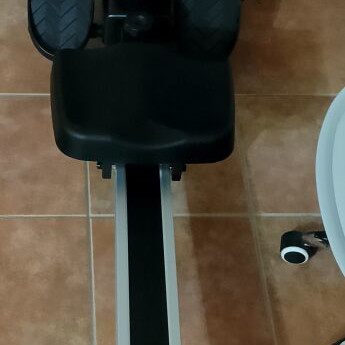 Amila rowing machine like new, model 2026, magnetic resistance