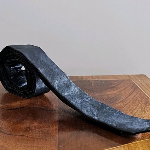 Urban Spirit leather skinny tie like new, black