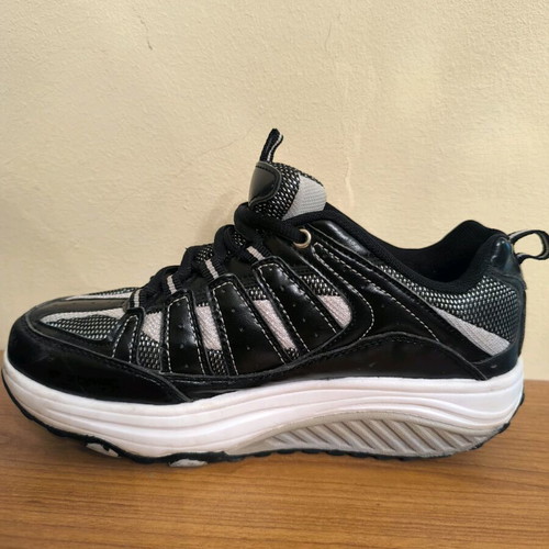 Athletic women's walking shoes like new, black, size 36.5