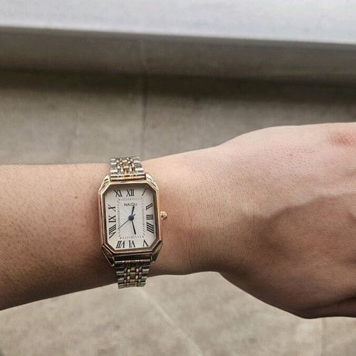 Quartz wristwatch women's new, gold and silver