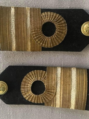 Royal Navy Lieutenant Commander Epaulets 1942-43 like new