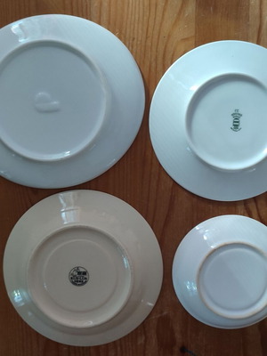 Set of 4 vintage coffee cup saucers
