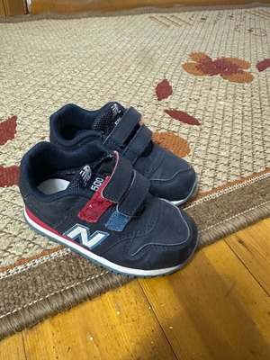 New Balance sneaker size 22.5 used, navy blue with red and light blue details
