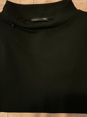 Zara top with distinctive sleeves like new, black