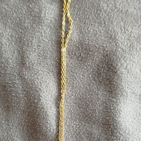 Necklace pendant like new, gold color