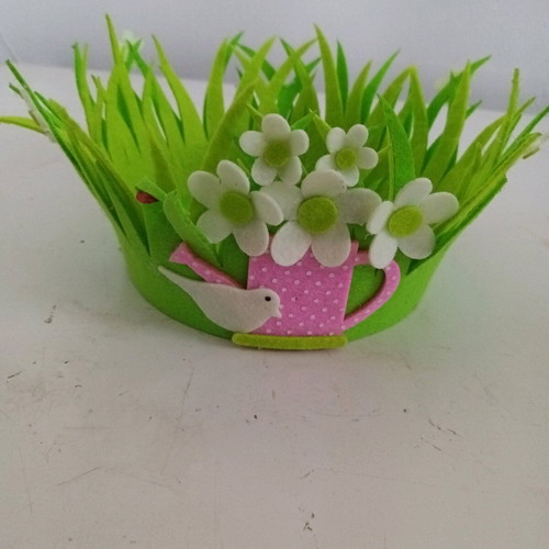 Felt Basket used, dimensions 4.5 cm height, 13 cm with leaves, 18 cm diameter