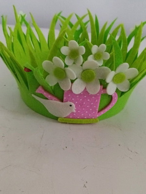 Felt Basket used, dimensions 4.5 cm height, 13 cm with leaves, 18 cm diameter