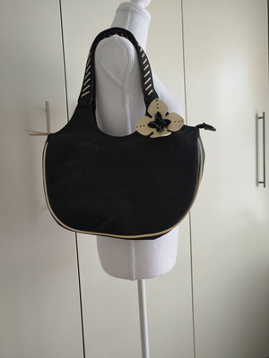 Black shoulder bag used with front marks