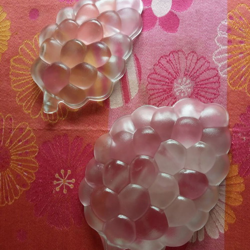 Crystal set with two grape-shaped bowls like new